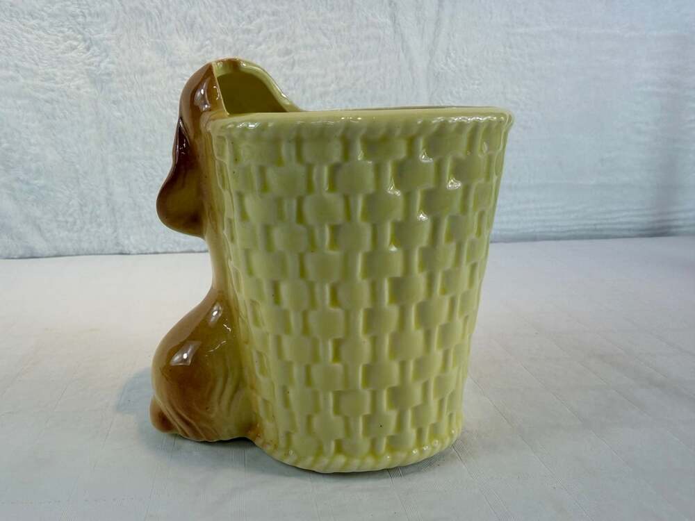 Vintage Royal Copley Planter Vase Brown Cocker Spaniel & Yellow Basket 5” Glaze - Picture 8 of 11